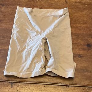 Shape wear bottoms never worn